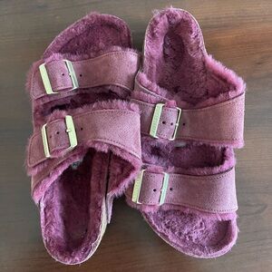 Birkenstock women’s Arizona fur maroon shearling size 8